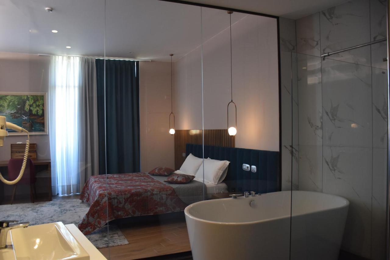 Coco Hotel Tiranë Ngoại thất bức ảnh