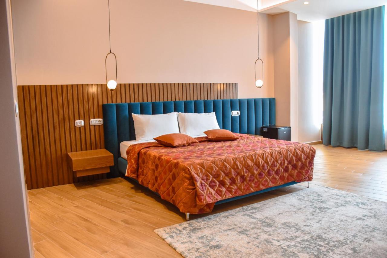 Coco Hotel Tiranë Ngoại thất bức ảnh